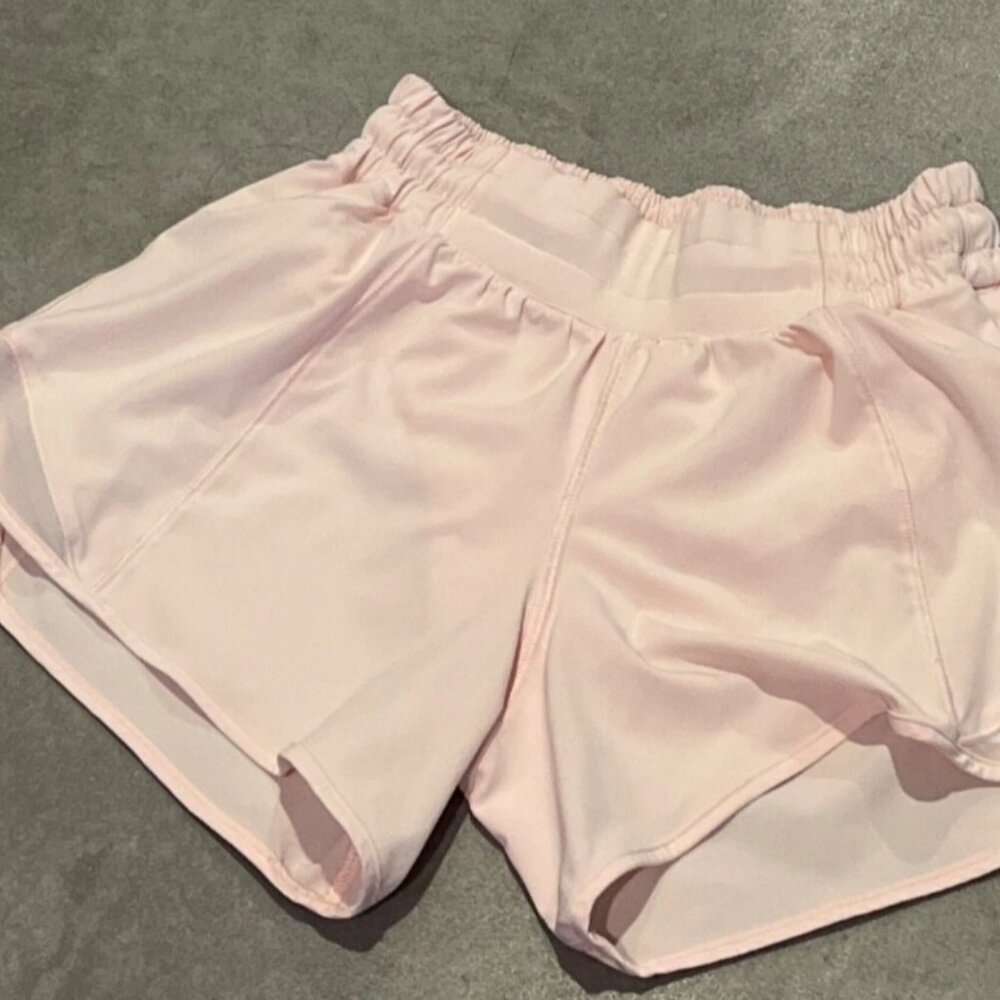 Lululemon Light Pink Hotty Hot Shorts 2.5” Mid Rise (Size 2)